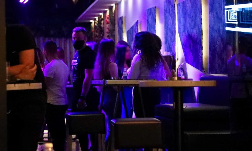 Θεσσαλονίκη: Του έβαλαν χλωρίνη αντί για νερό σε μπαρ – Κατέληξε στο νοσοκομείο 43χρονος
